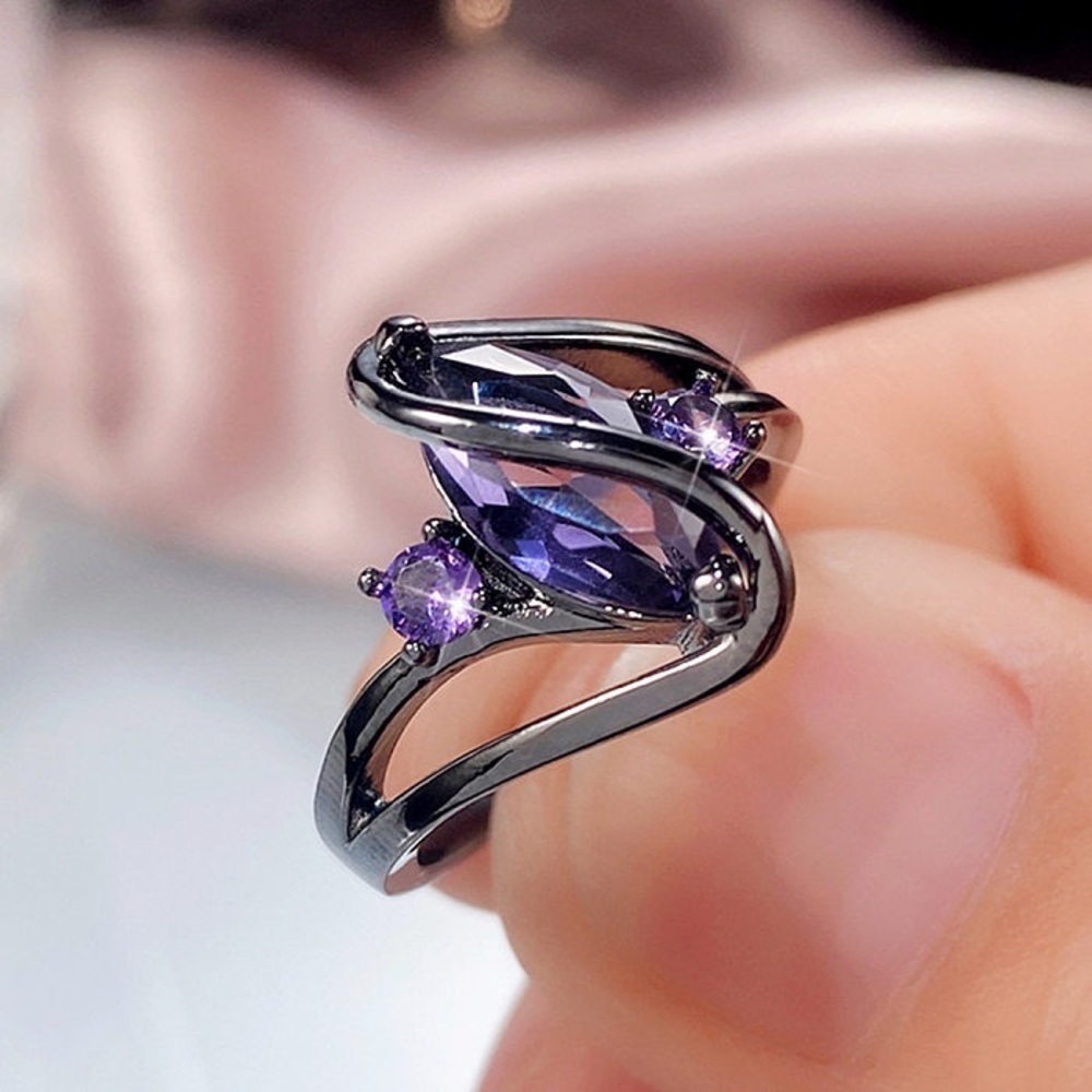 Marquise Cut Amethyst Gemstone Crystal Ring in Black Gold • Size 6.5 - Picture 4 of 4